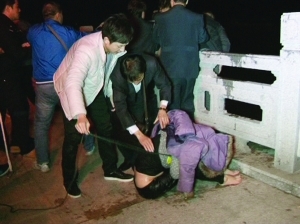 ���³���Ů�������賿3������ˮ���ˡ��������ġ�(ͼ)