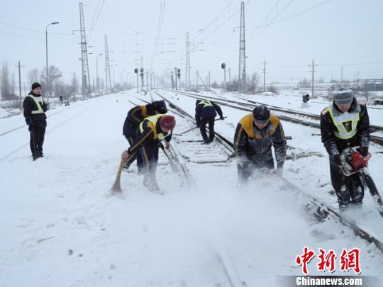 �����ѩ�����½���·ӭս����