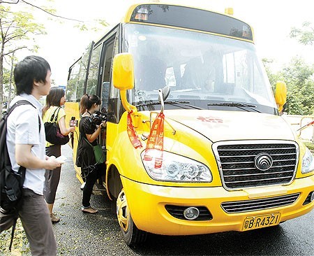 深圳校车出新规:学生坐校车需监护人申请