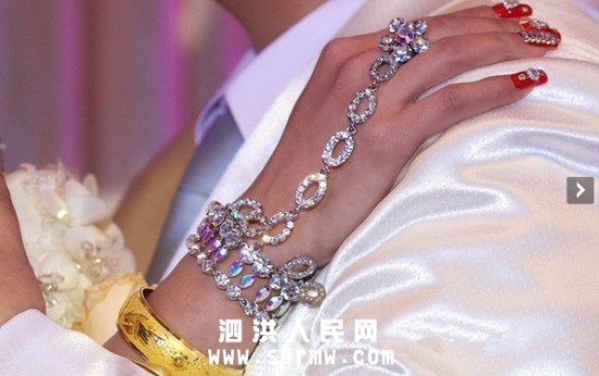 20121314深圳首对<em>女同性恋</em>完婚 <em>两人</em>患癌见真