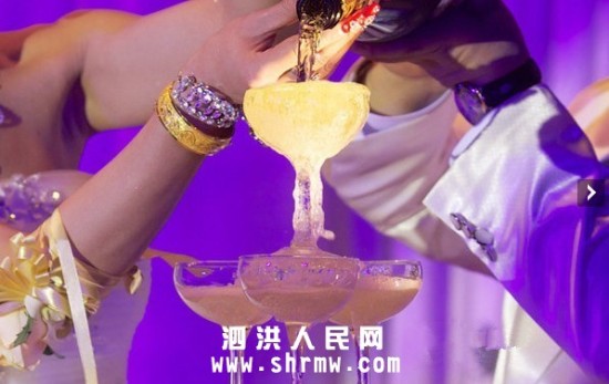 20121314深圳首对<em>女同性恋</em>完婚 <em>两人</em>患癌见真