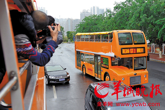 广州首条双层巴士旅游观光线路开通 花3元叹海