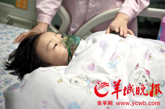 深圳撑伞<em>跳楼女孩</em>伤势严重 其父望社会捐款_新