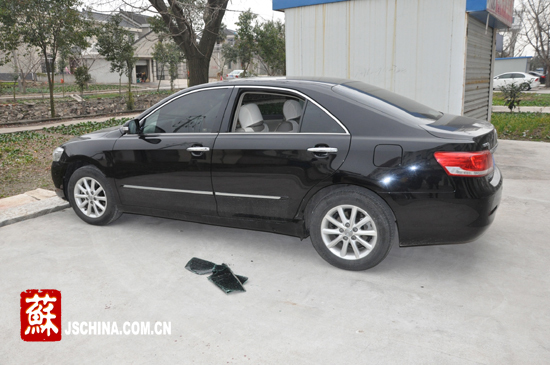 泰州高港警方成功破获砸汽车玻璃盗窃系列案件