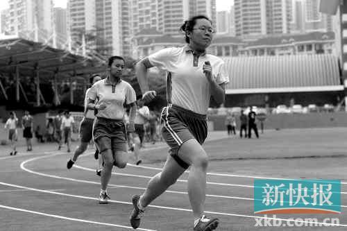 深圳中考体育免考资格遭质疑