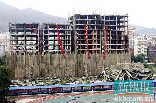 广州首次爆破拆违 3秒夷平4栋高楼