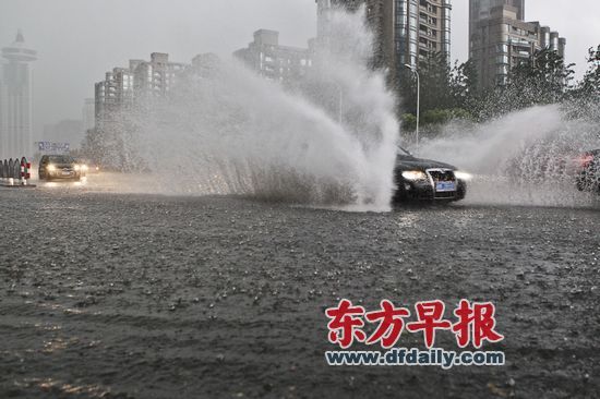 上海现百年一遇暴雨:积水过20厘米地铁故障|暴