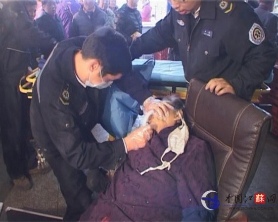 七旬老人口罩_老人戴口罩
