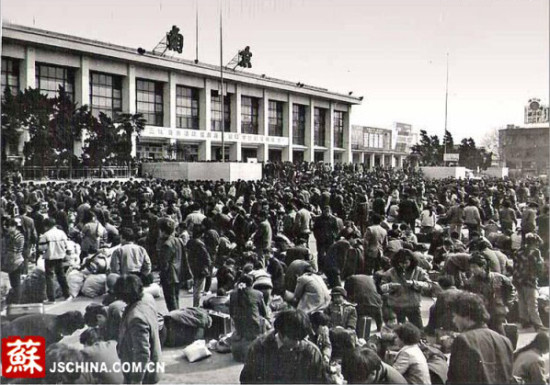 【走基层·看新风】铁路南京站:60年春运的变