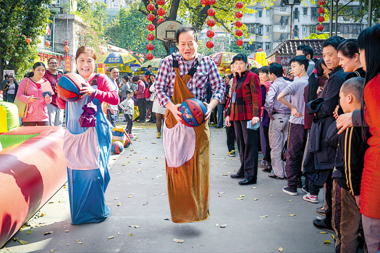 体育花会昨在广州五个工人文化宫同时展开