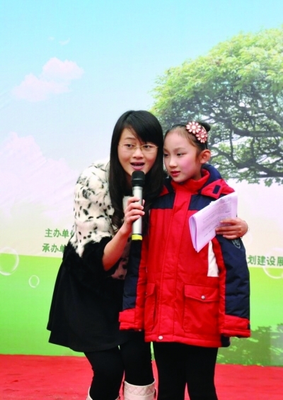 南京电台女主持为民工子弟圆音乐梦