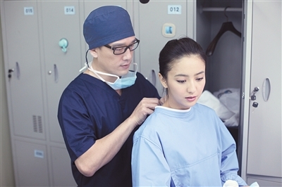 王耀庆和佟丽娅戏里的情感交流都和产科相关,不会产生脱跳感.