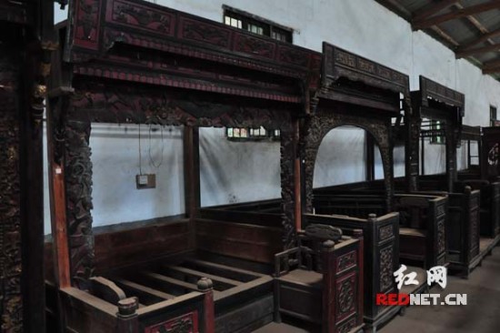 仓库拆迁 长沙小伙欲售父亲收藏的50张清朝古