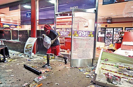 黑人被杀案骚乱升级 奥巴马批警察滥用武力