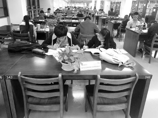 山大图书馆自习室用上排位机