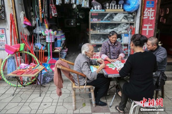 英媒关注中国反腐新举措 禁止官员打麻将