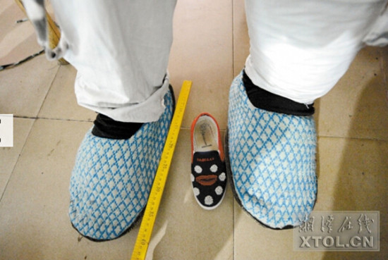 永州女子脚长40厘米冬夏只穿一双自制鞋
