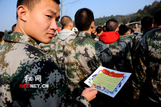 湖南首批定向培养直招士官光荣入伍(图)