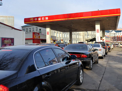 外媒:中国连续第三个月提高成品油消费税