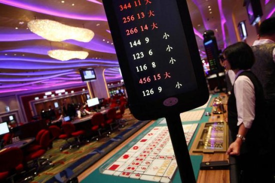美媒:不敢去澳门赌 赌场中介带内地豪客转战海