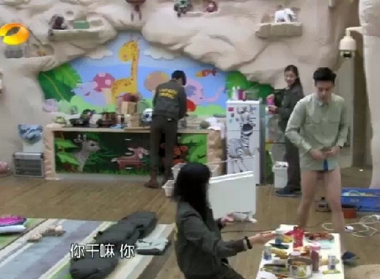 杜天皓下半身只<em>穿一条内裤</em>