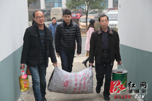 长沙望城区喻家坡街道爱心赶集心愿物资送到