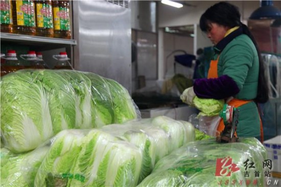 吉首“惠民蔬菜”让市民享实惠售价比市价低50%