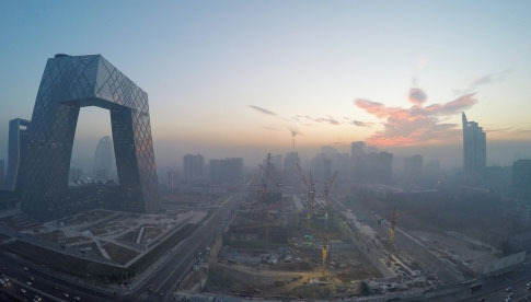美记者北京晨跑感受别样中国:雾霾伤肺也值了