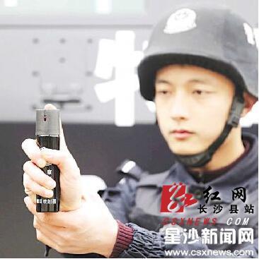 长沙县公安局新添防暴装甲车助力春节安保