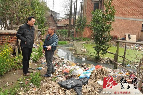 安乡:发挥新闻监督作用促进卫生死角整治(图)