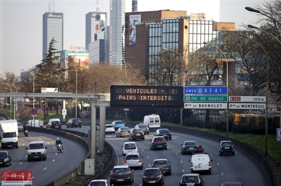 外媒称巴黎限行引发意想不到争议:零是双数?_