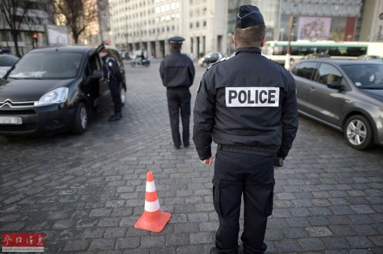 外媒称巴黎限行引发意想不到争议:零是双数?_