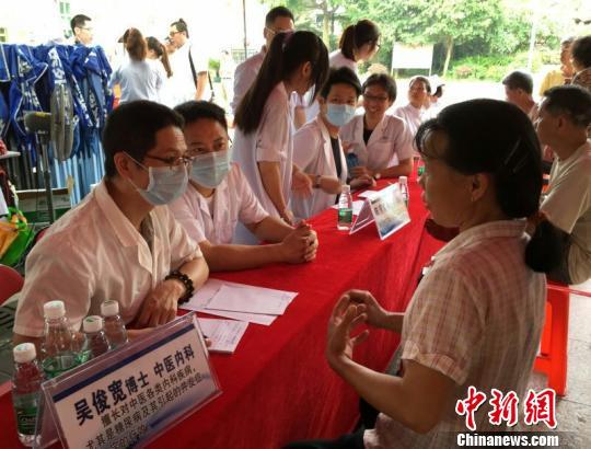 (郭军 王又锋)5月31日上午"送真情到大岗—广州中医药大学专家教授