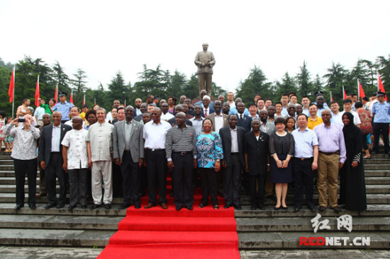 36個非洲國家駐華使節韶山參觀毛主席故居