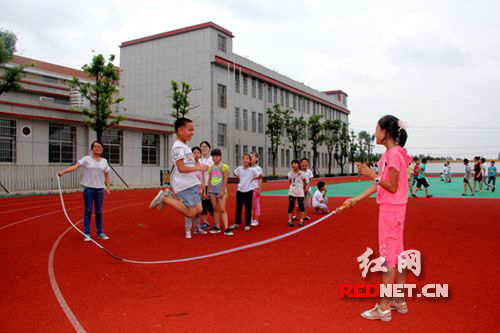 湖南师大赴常德阳光孤儿院暑期支教团队开展社