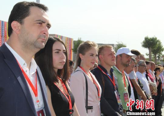 新疆苗木花卉博览会举办 中外客商与会觅商机