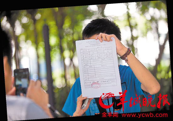 疾控中心未及时告知同性恋者染HIV致其结新欢