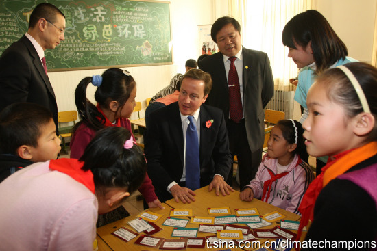 英首相卡梅伦接见青少年气候大使(组图)