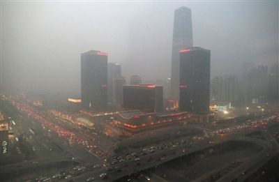 1月13日，CBD地区被雾霾笼罩。近日，北京持续雾霾天气，重度污染。
