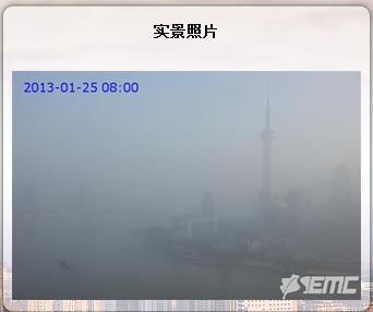 今天早上8点的实景照片也显示，东方明珠被隐藏在浓雾之中，只有隐隐约约的黑影