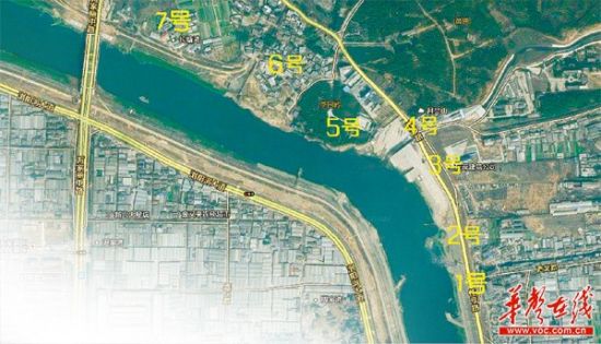 环保志愿者提供的卫星图显示，浏阳河杨家山段1000米内有7个排污口。