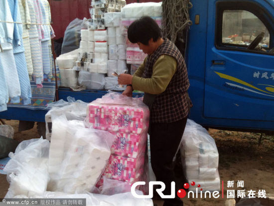 暗访:山东“草料”卫生纸潜入北京(组图)