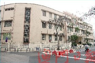 培正中学及鲍思高粤华小学各有一个班别需要停课.(图片来源:澳门日报)