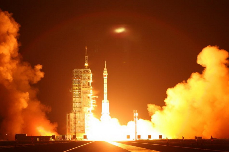 神舟七号载人飞船发射圆满成功-神七航天员资