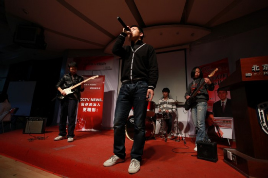 图文:北外站现场乐队表演