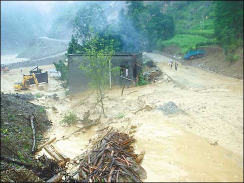 四川盆地暴雨继续 地震遗址公园部分被冲毁_天气预报