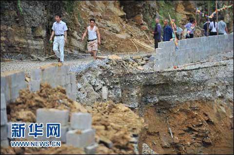 贵州道真遭遇特大暴雨袭击 12个乡镇道路