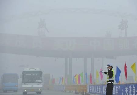 四川大雾再现 成都双流机场17航班延误_天气预报