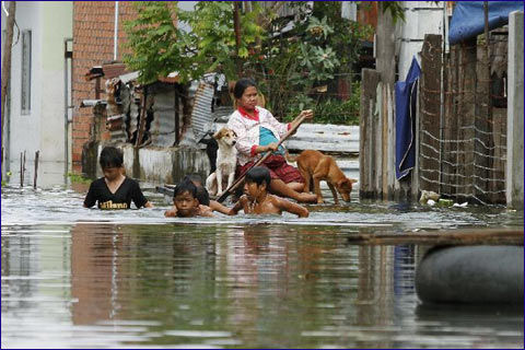 柬埔寨洪灾持续数月 已致近百人死亡_天气预报