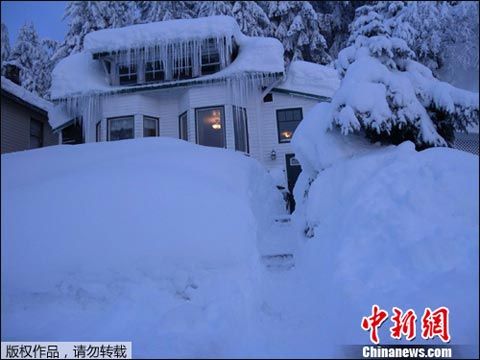 组图:美阿拉斯加小镇遭大雪围城_天气预报